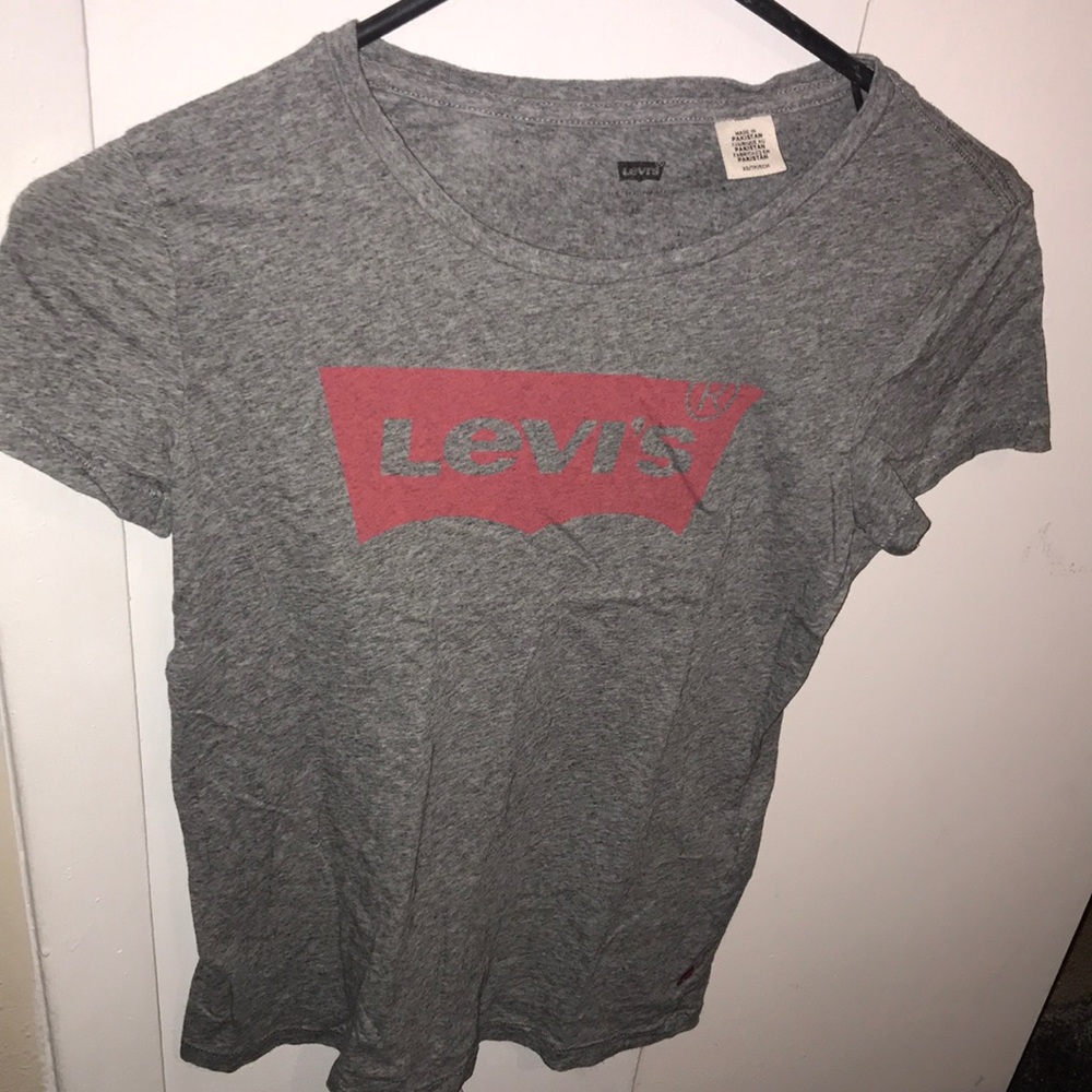 Women Levi’s shirt